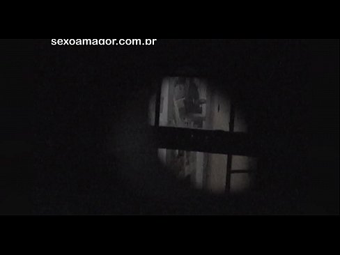 ❤️ Lourinho é filmado secretamente por um voyeur de bairro escondido atrás de tijolos ocos Porno doméstico em pt.gaypornforyou.ru ☑