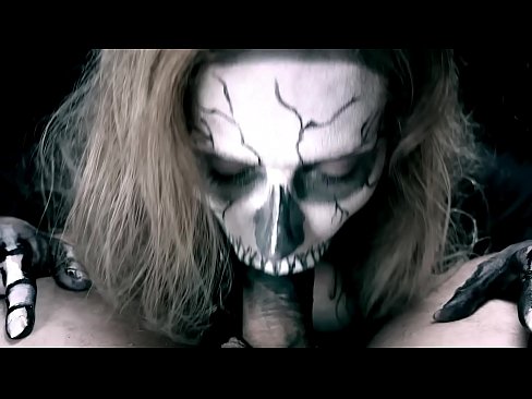 ❤️ Rapariga demoníaca a chupar pilas com a sua boca negra e a engolir esperma. Porno doméstico em pt.gaypornforyou.ru ☑